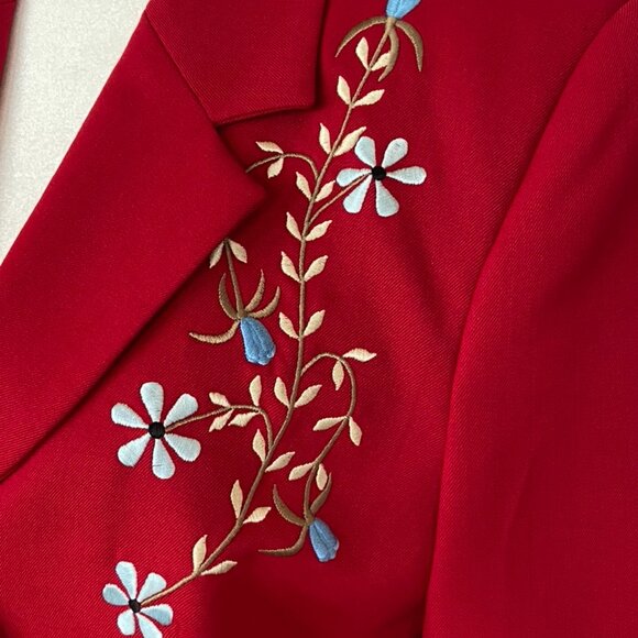 Manuel Cuevas Women's red cropped jacket - Picture 3 of 16